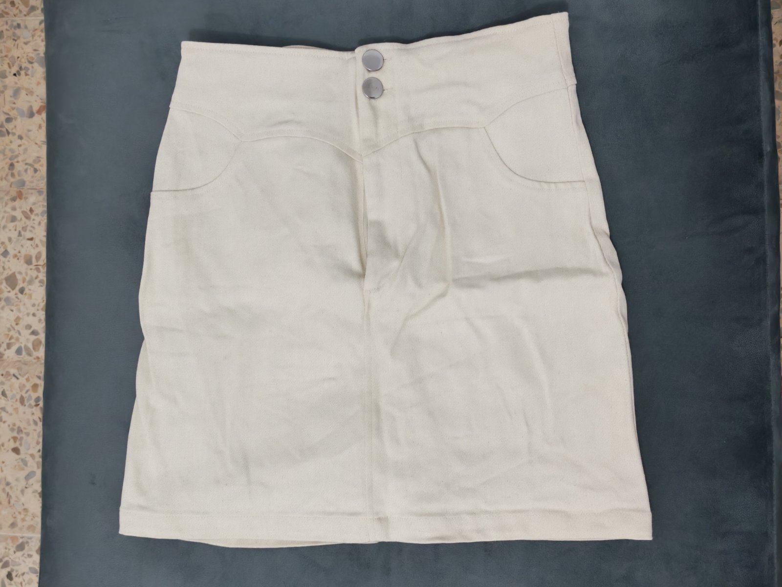 Jupe beige ajusté 