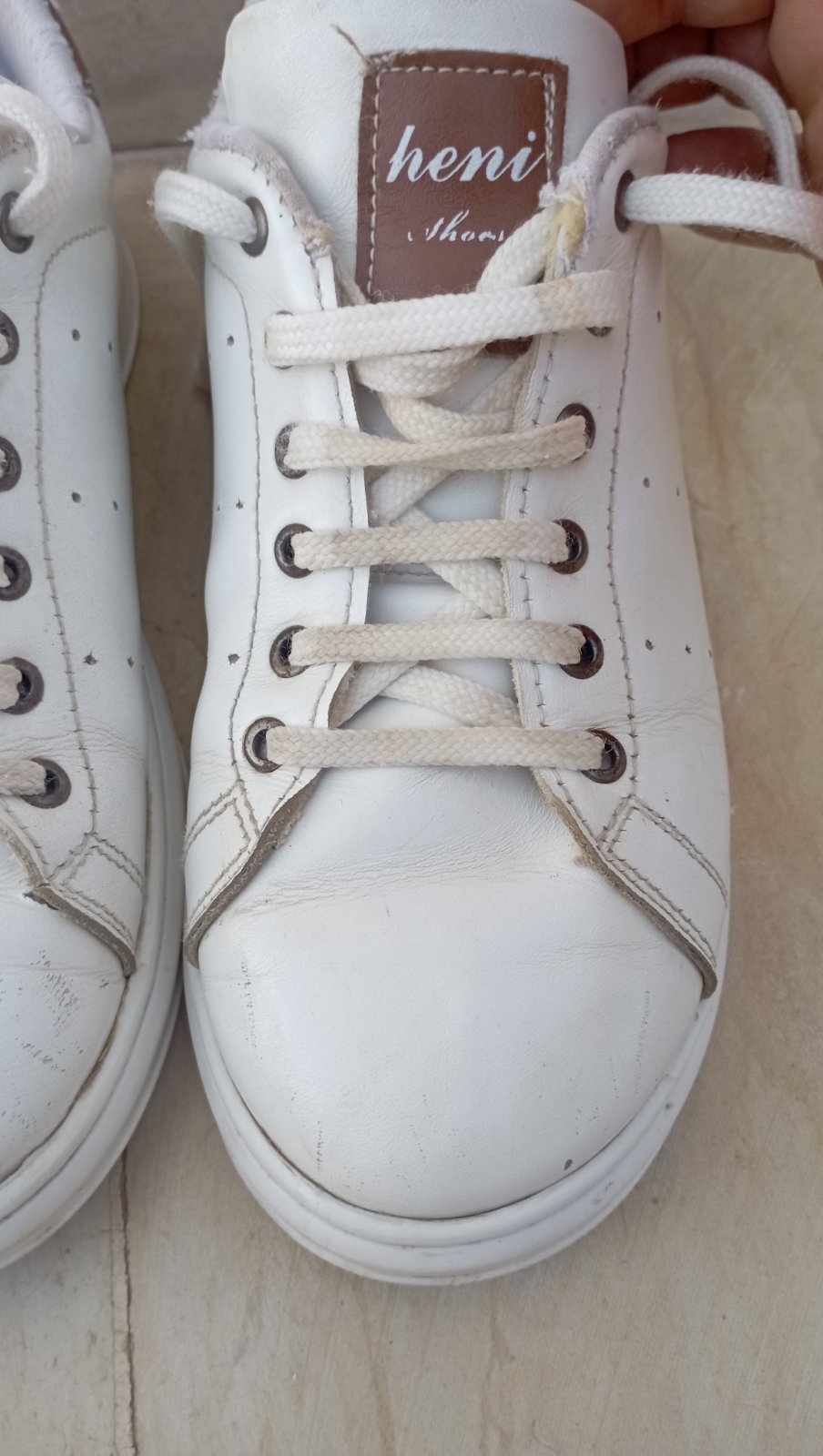 Pointure 36. Heni shoes.