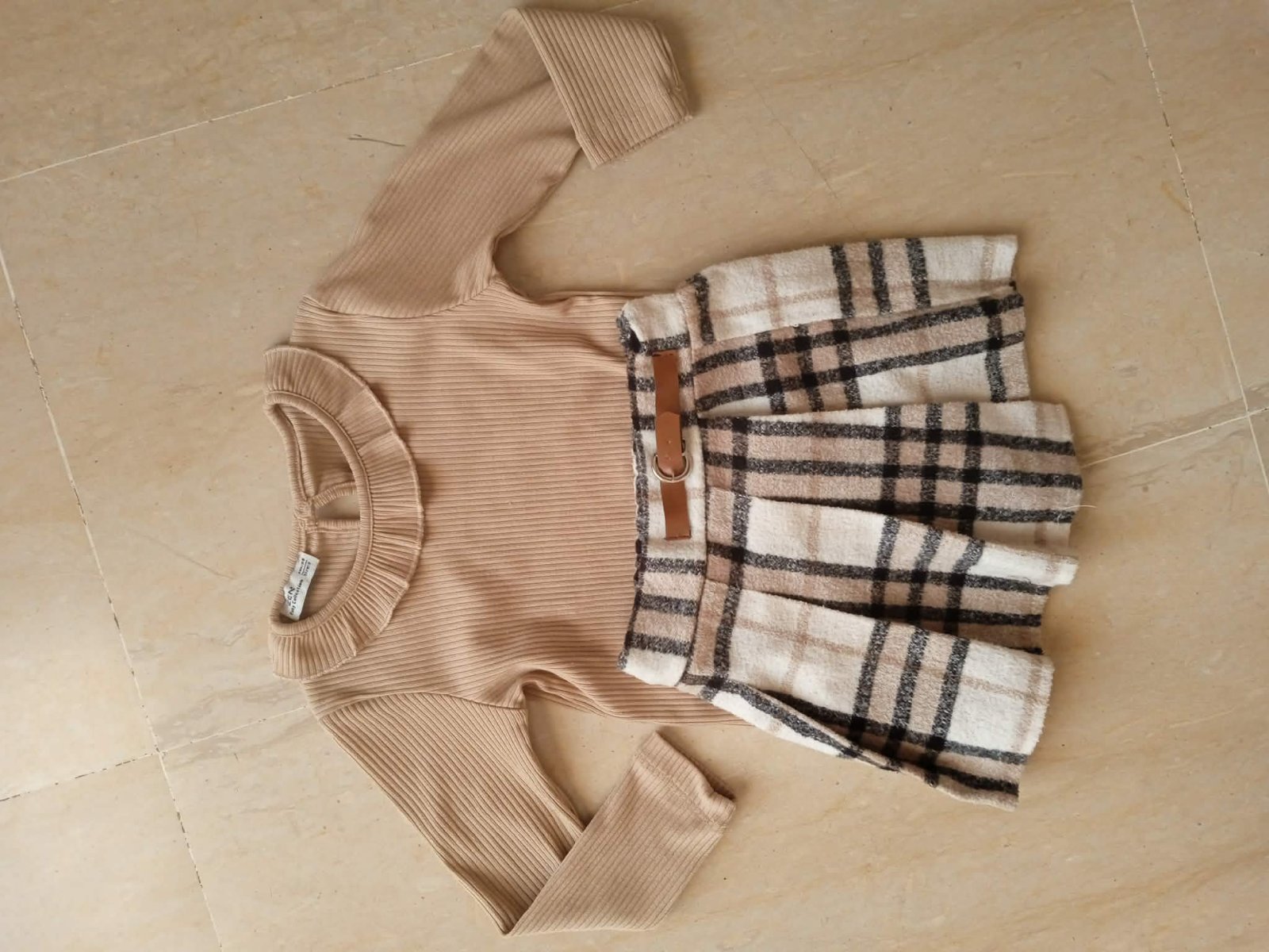 Tenue (jupe+pull) 