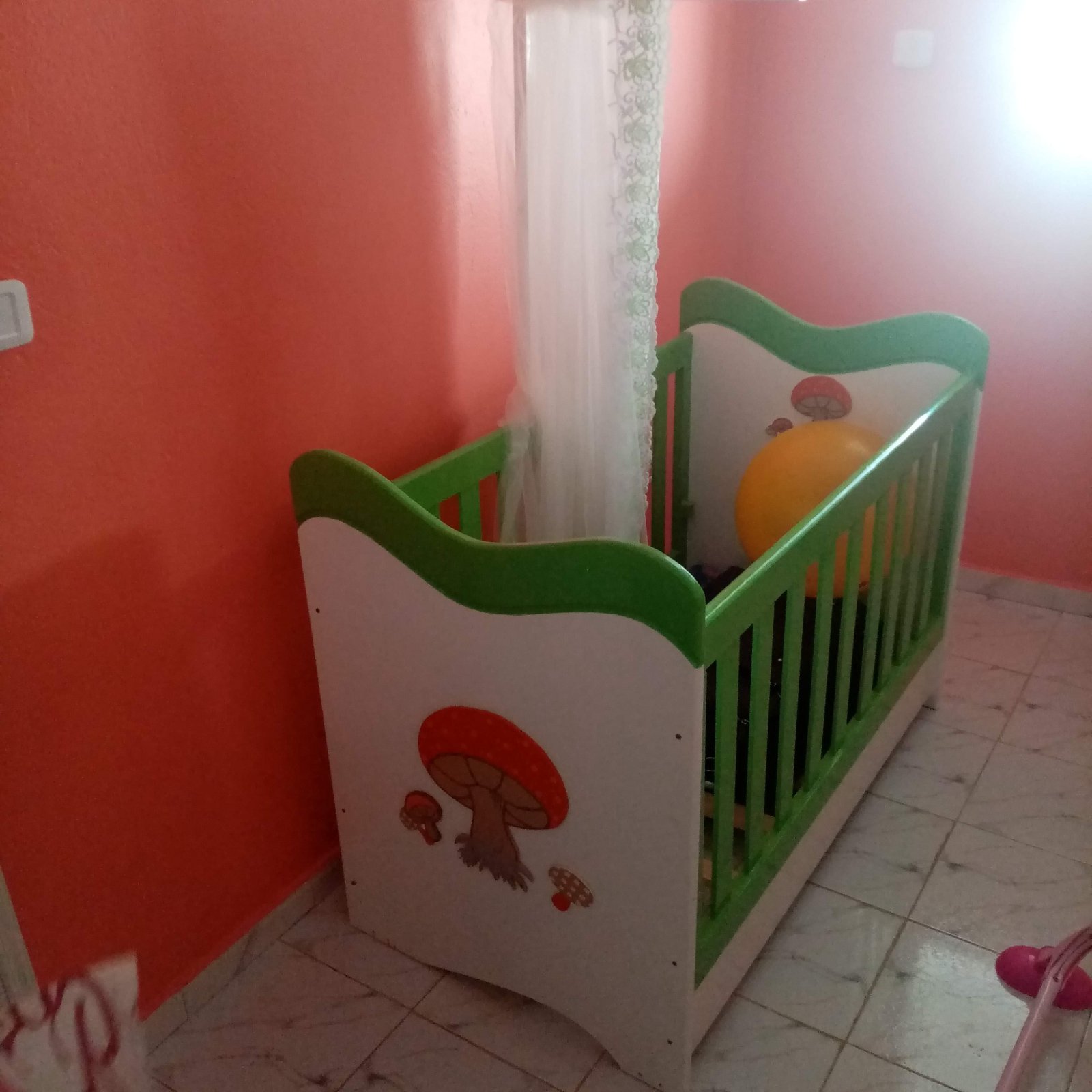 Lit bebe avec matelas et moustiquere