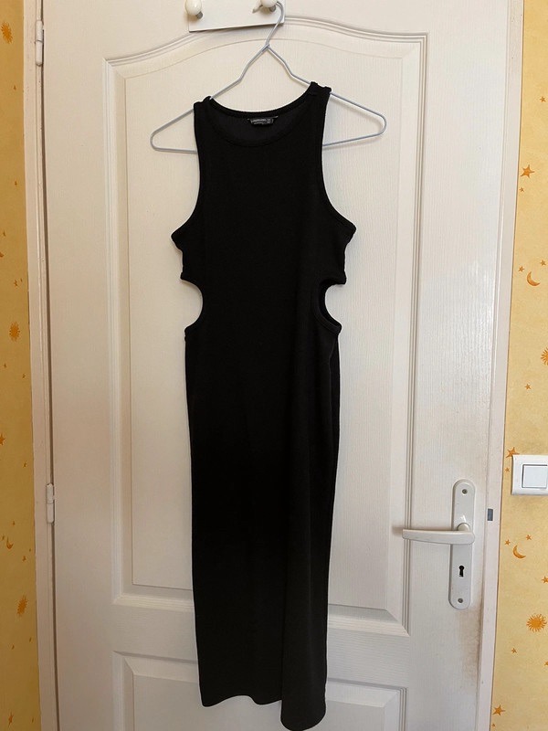 Robe midi noire STRADIVARIUS avec ouverture sur les cotés
