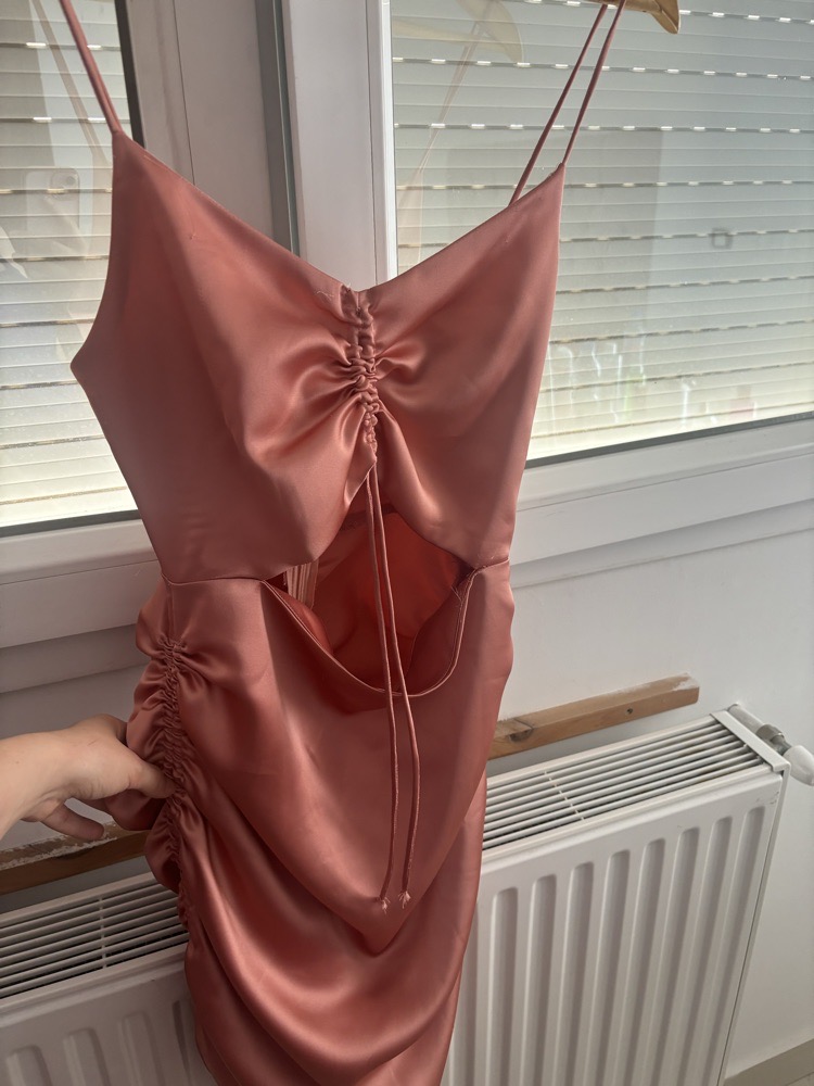 Robe satin rose zara