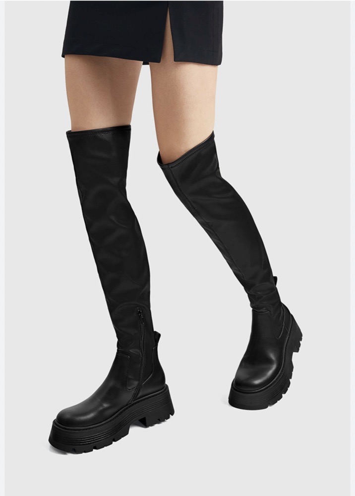 Cuissardes PULL AND BEAR achetes à 200dt,je les vends à 130dt
