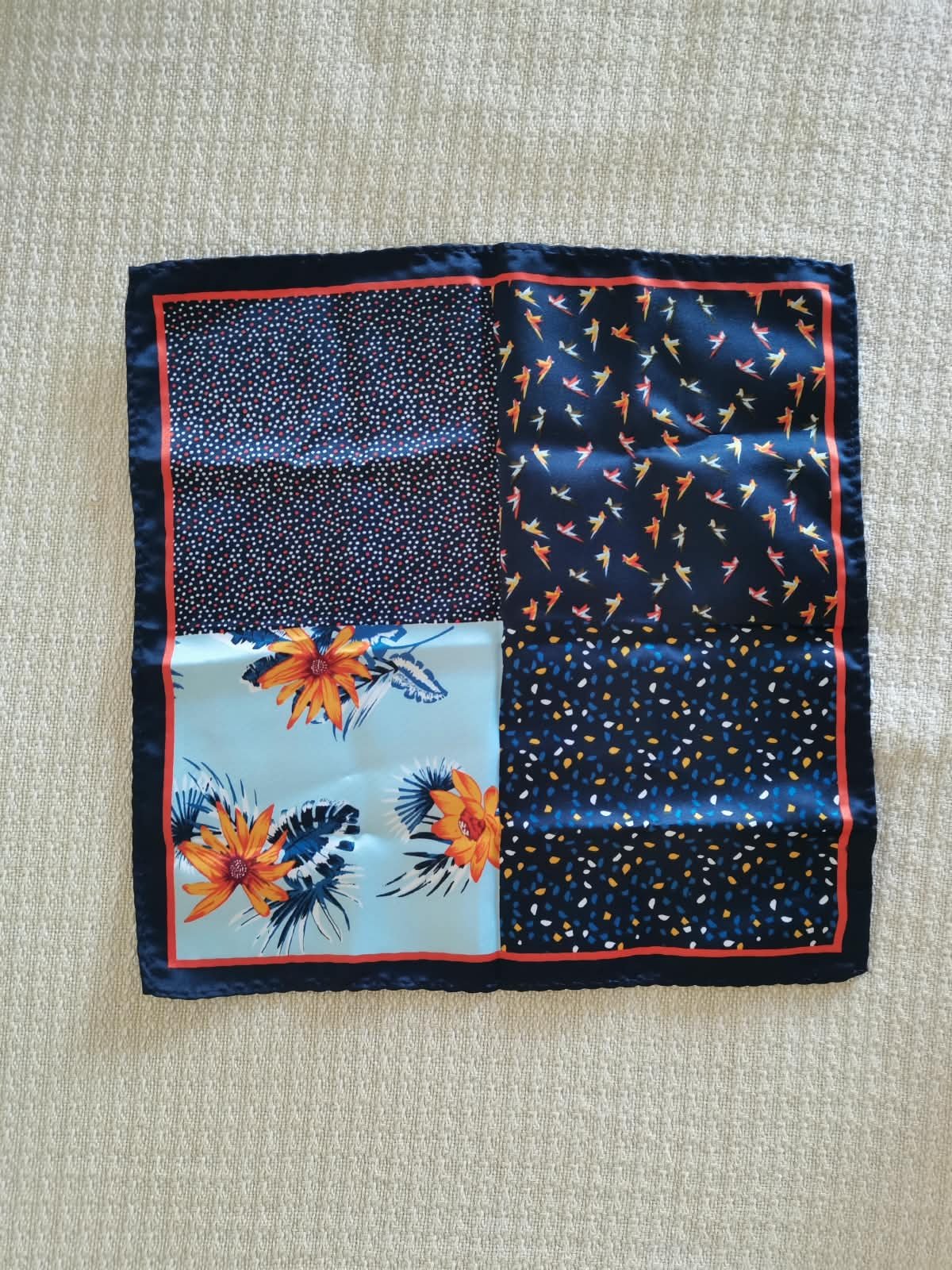 Superbe pochette de costume 