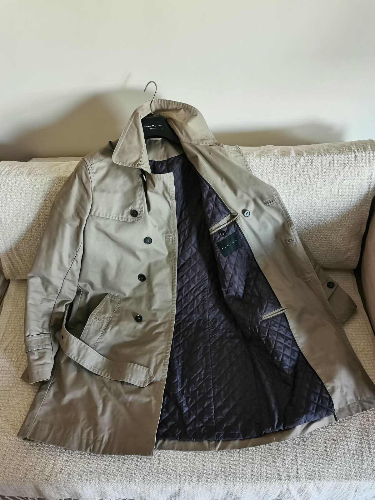 Élégant trench beige/kaki style British chic. Qualité exceptionnelle