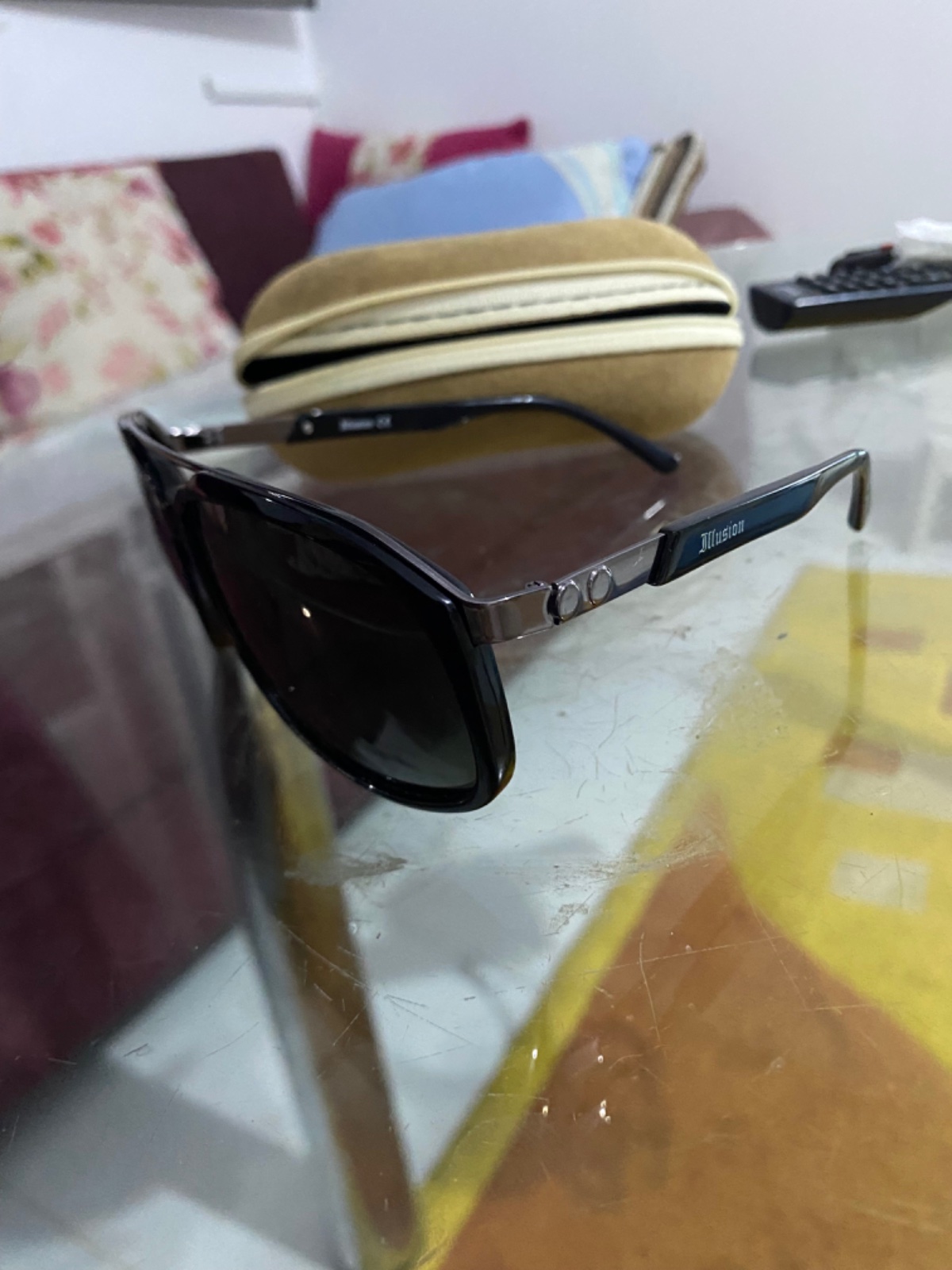 Lunette solaires polarise pour homme etat neuf