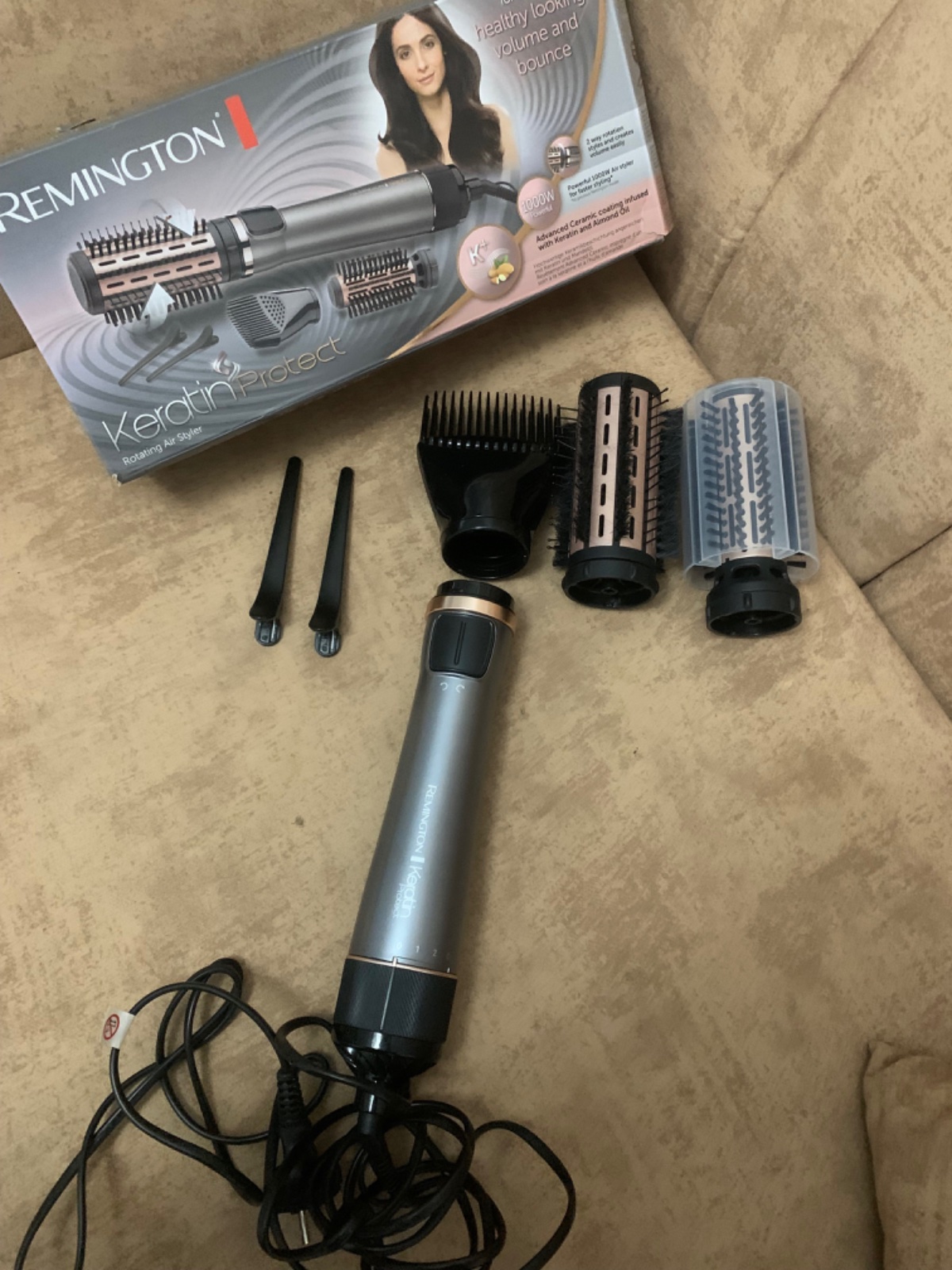 Une brosse soufflante de la marque remington 