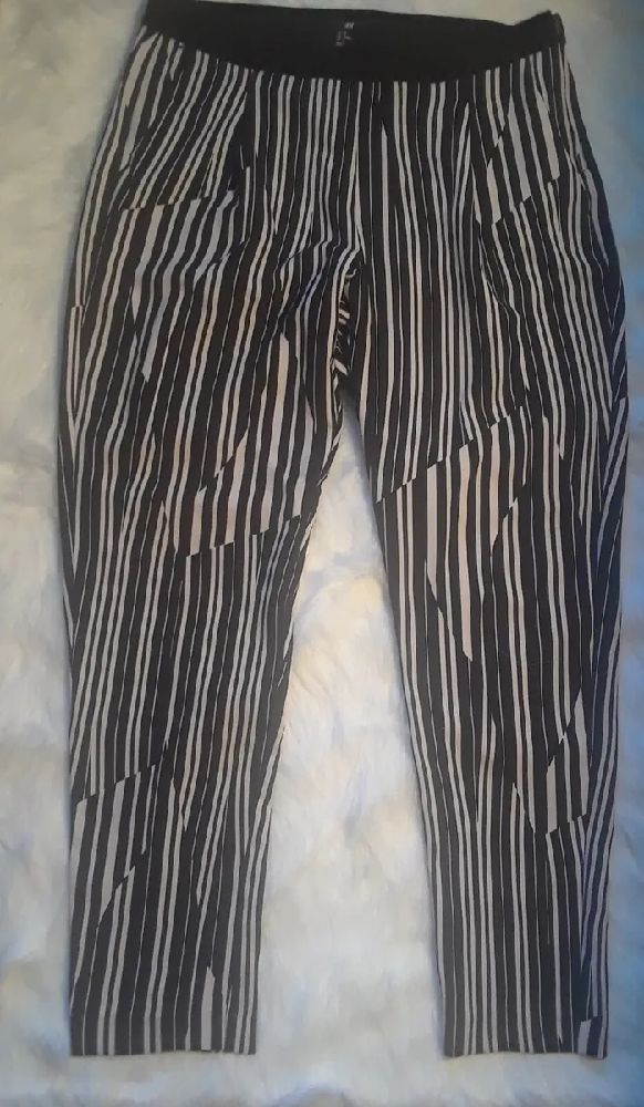 H & M Black and white pants