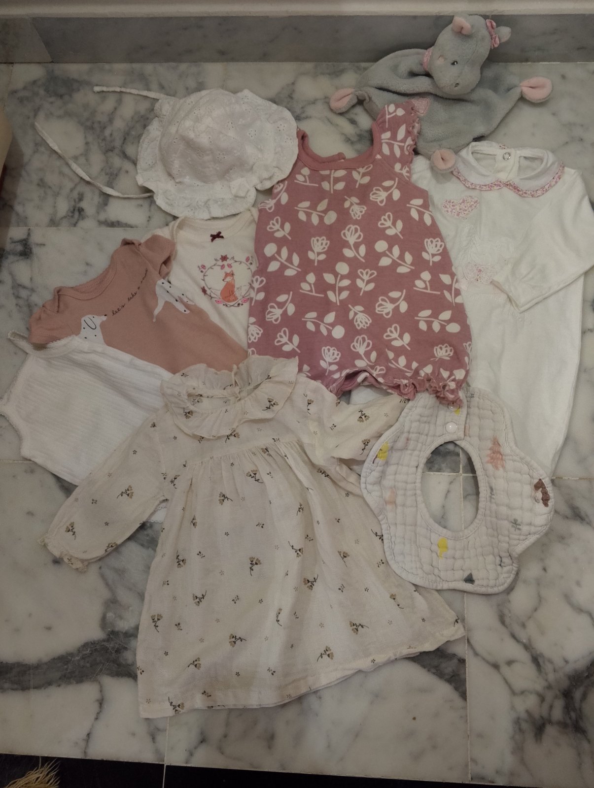 Lot vêtements pour nouveau né fille