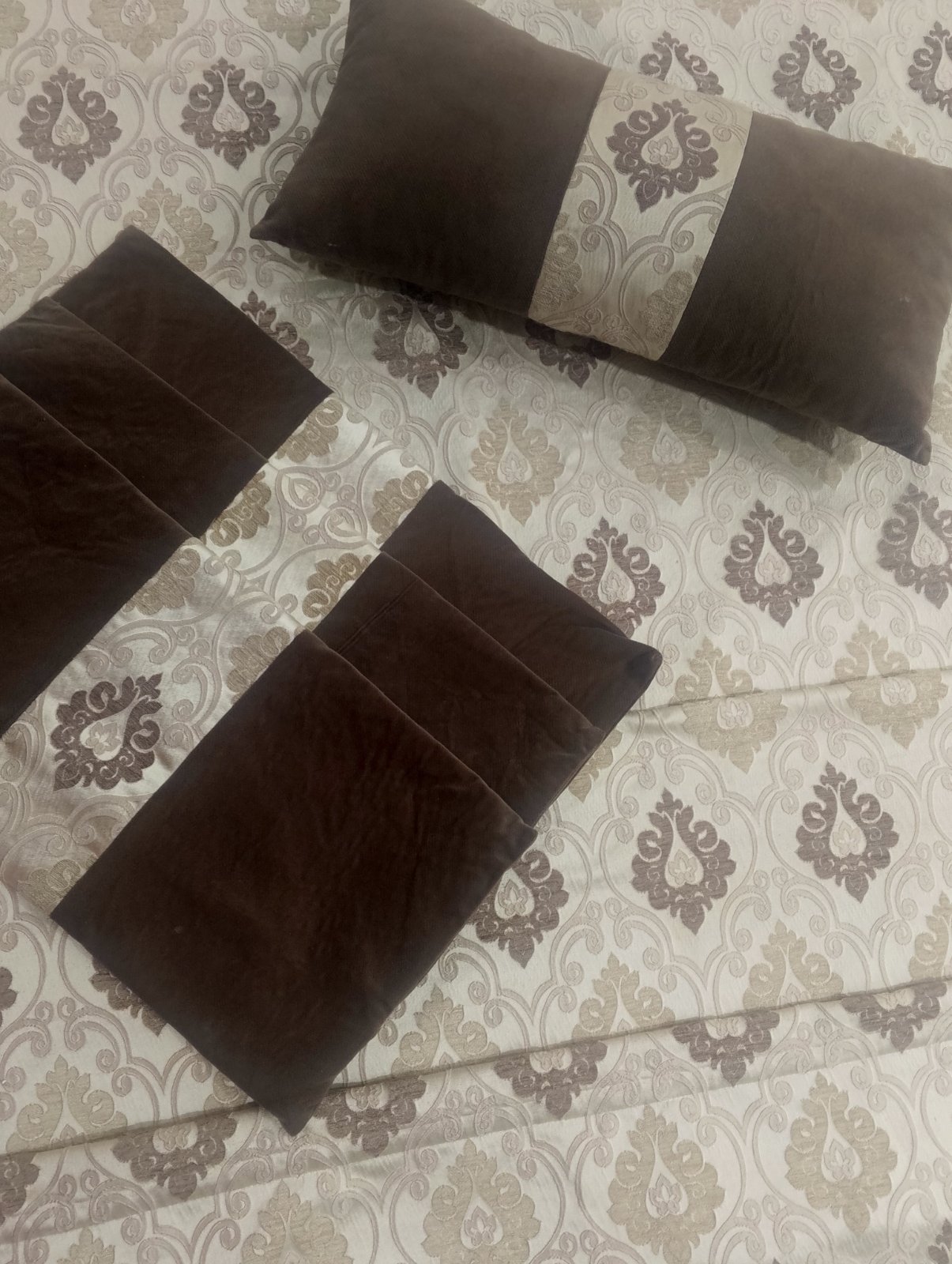 Lot de coussins et rideau