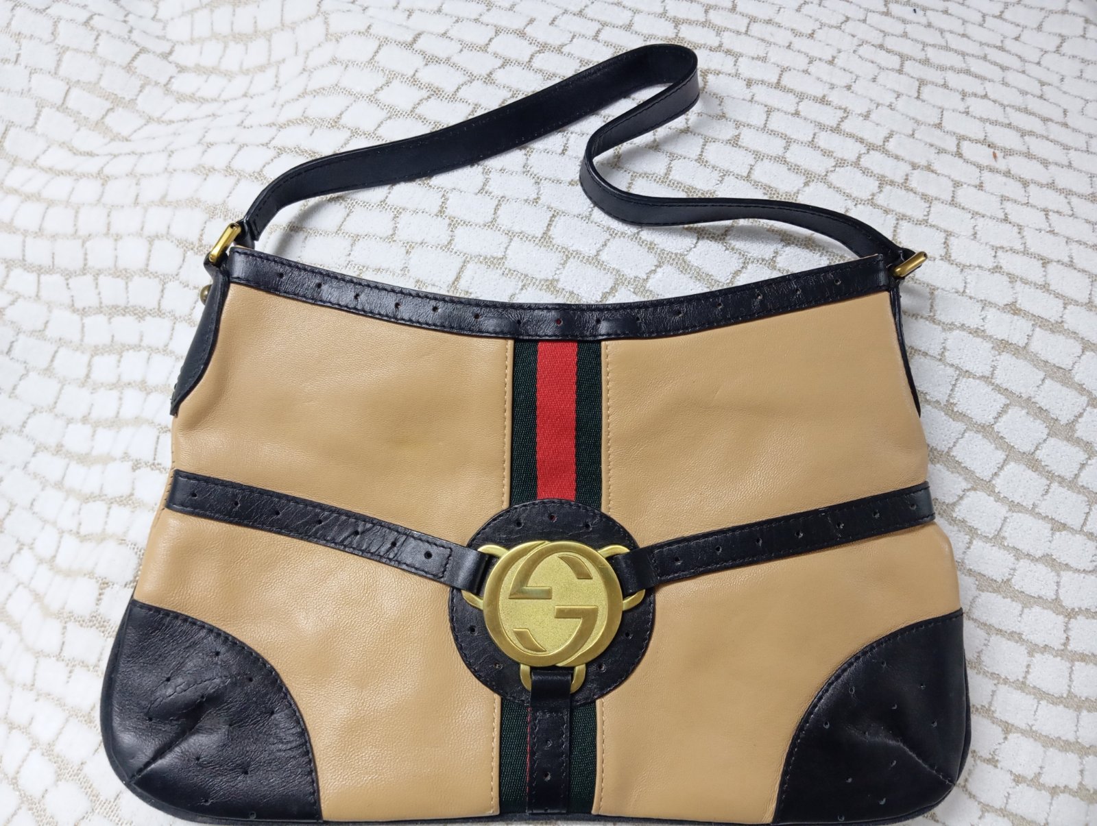 حقيبة غوتشي كلاسيكية نادرة (Vintage Gucci) أصلية