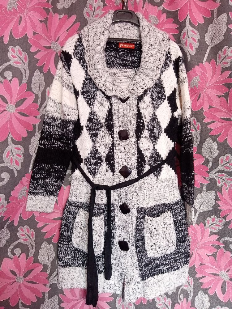 gilet presque neuf 🤍🖤🤍🖤🤍