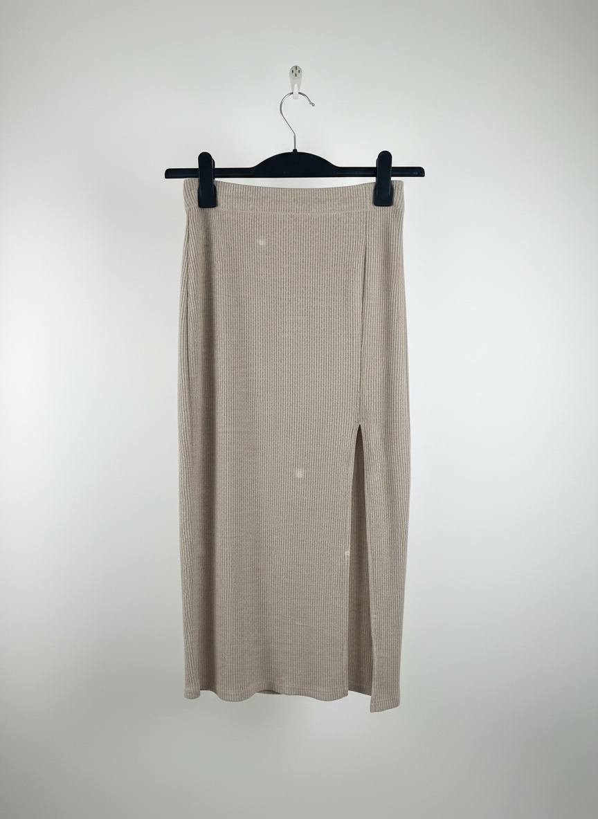 Jupe midi côtelée avec fente – Stradivarius