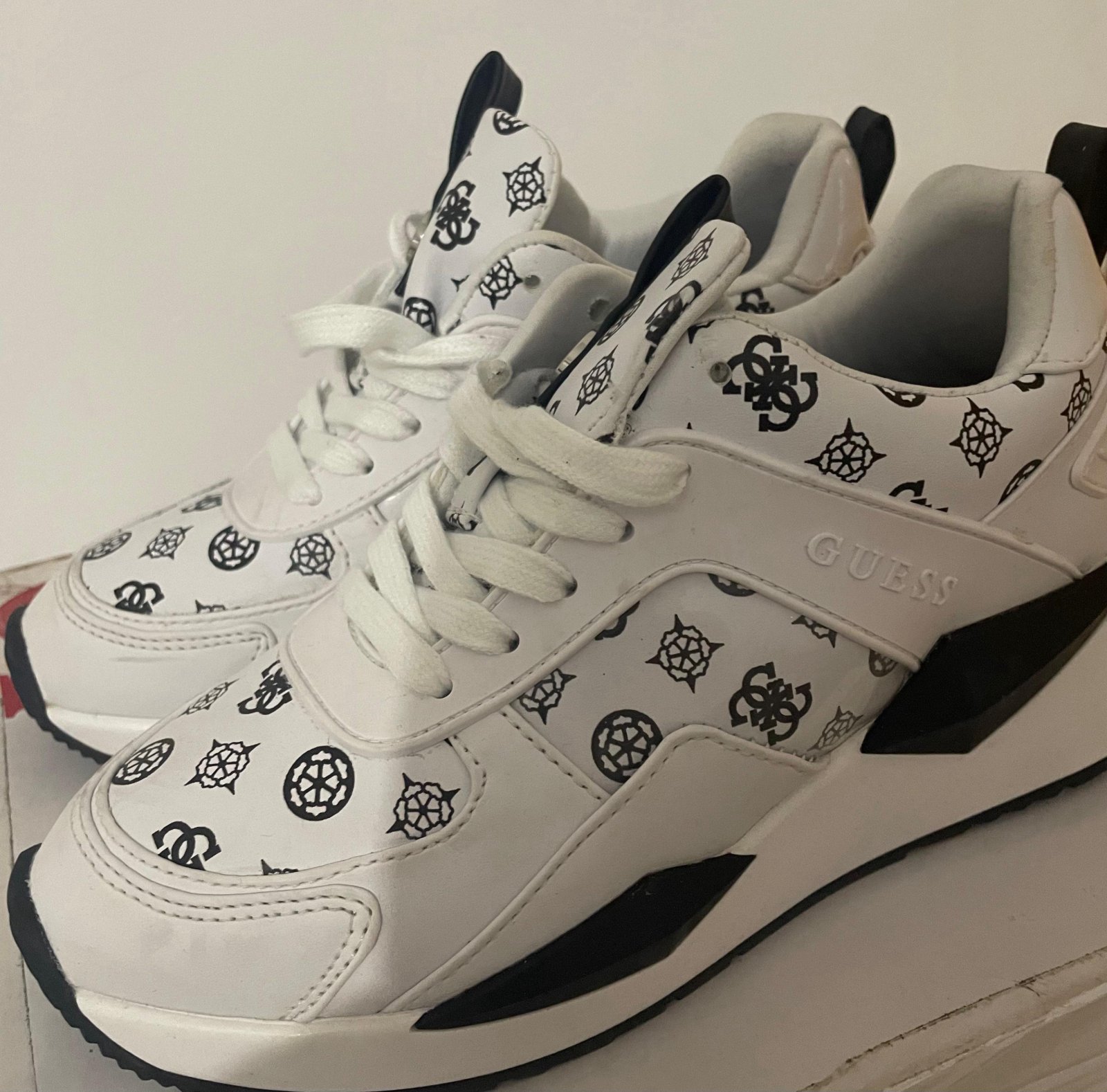 Basket guess taille 36 