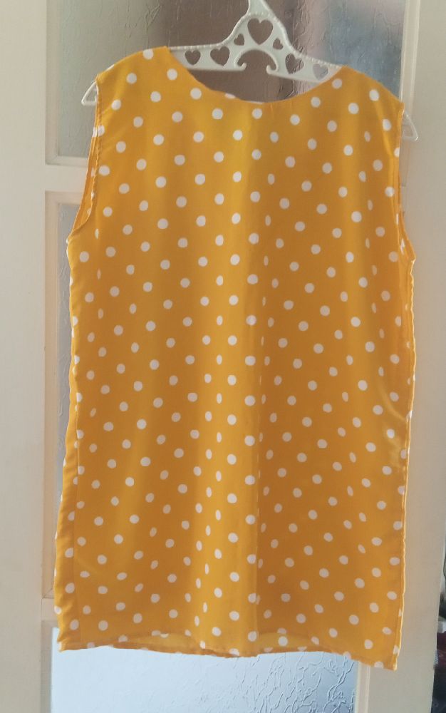 robe courte satin jaune mautarde pointé en blanc 