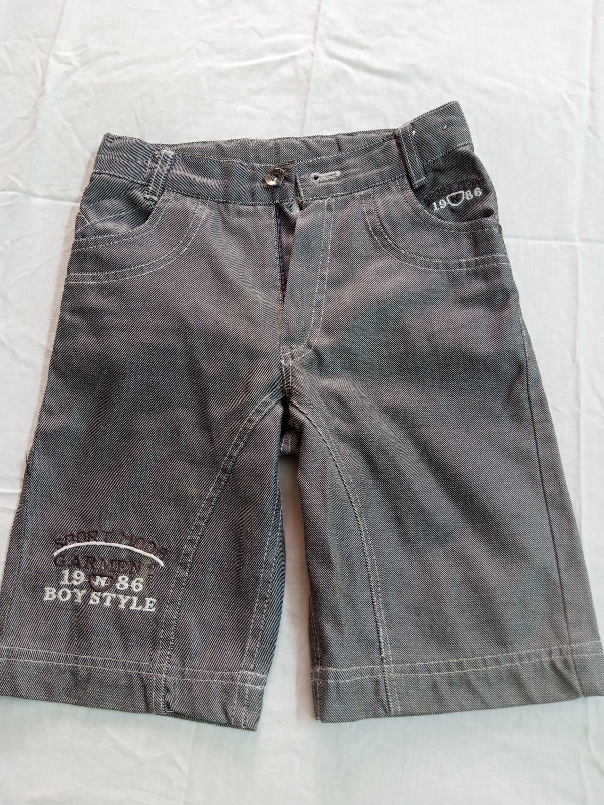 Chort pour garçon âge 6 ans  en gris  