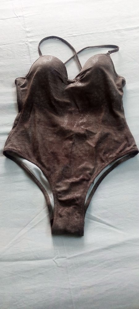 Maillot de bain 1 piece  dos croisé marron  la marque chiara blu made in italy  