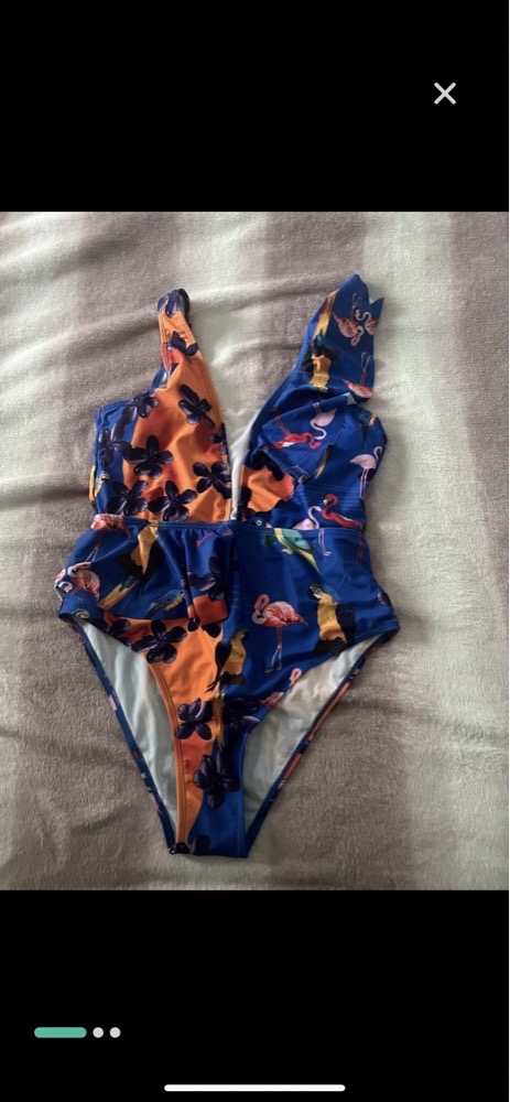 Maillot avec volant pour cacher la ventre
