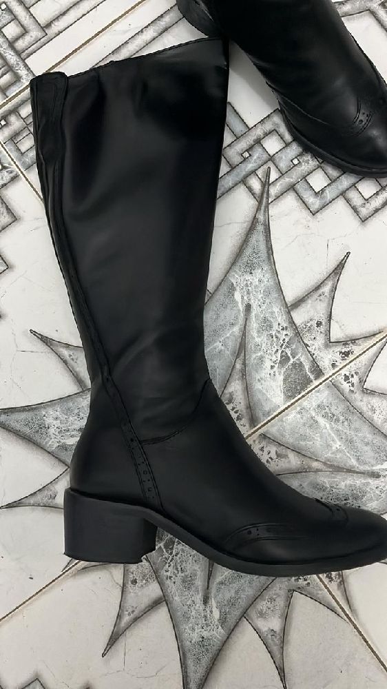 Bootes en cuir véritable tt neuf  