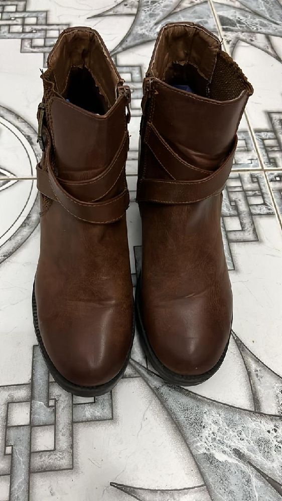 Bottines Camel en veritable cuir tt neuf