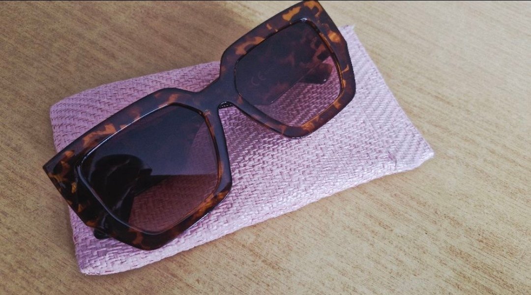 Lunettes Stradivarius neuf avec etui