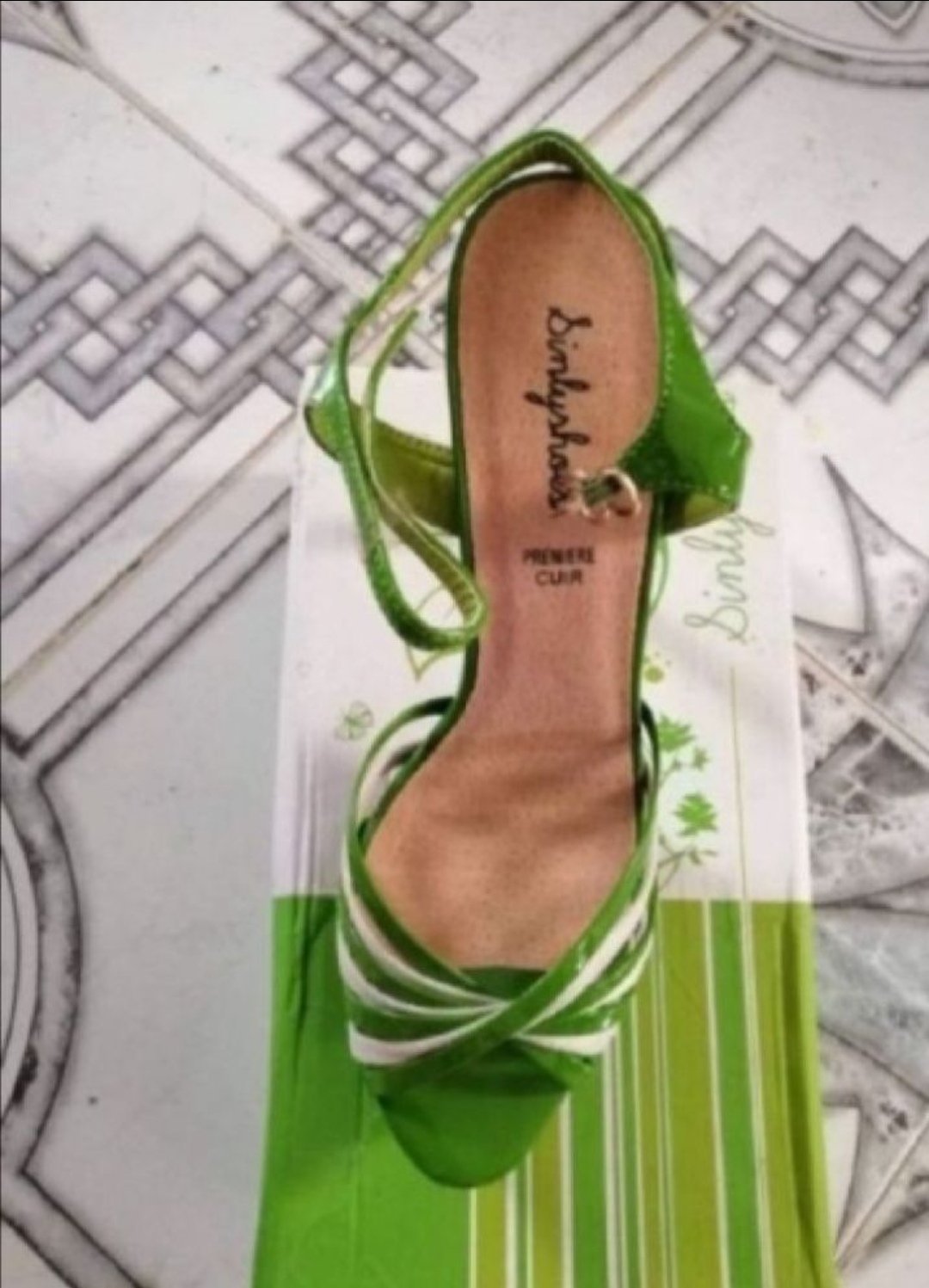 Talons en cuir neuf avec étiquette   