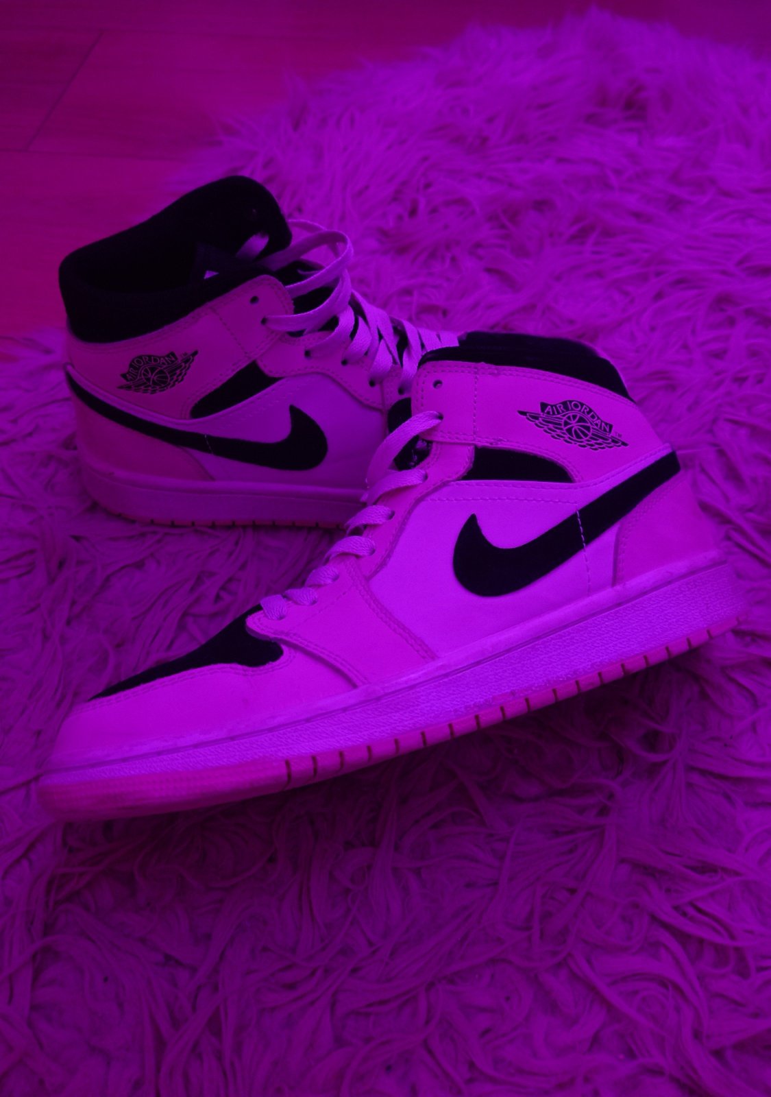 Air Jordan 1 Mid Barely Orange