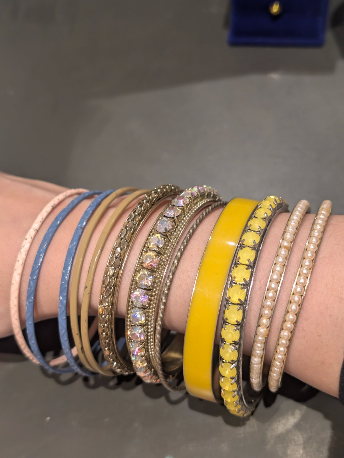 Lot 7 de bangles différentes couleurs 