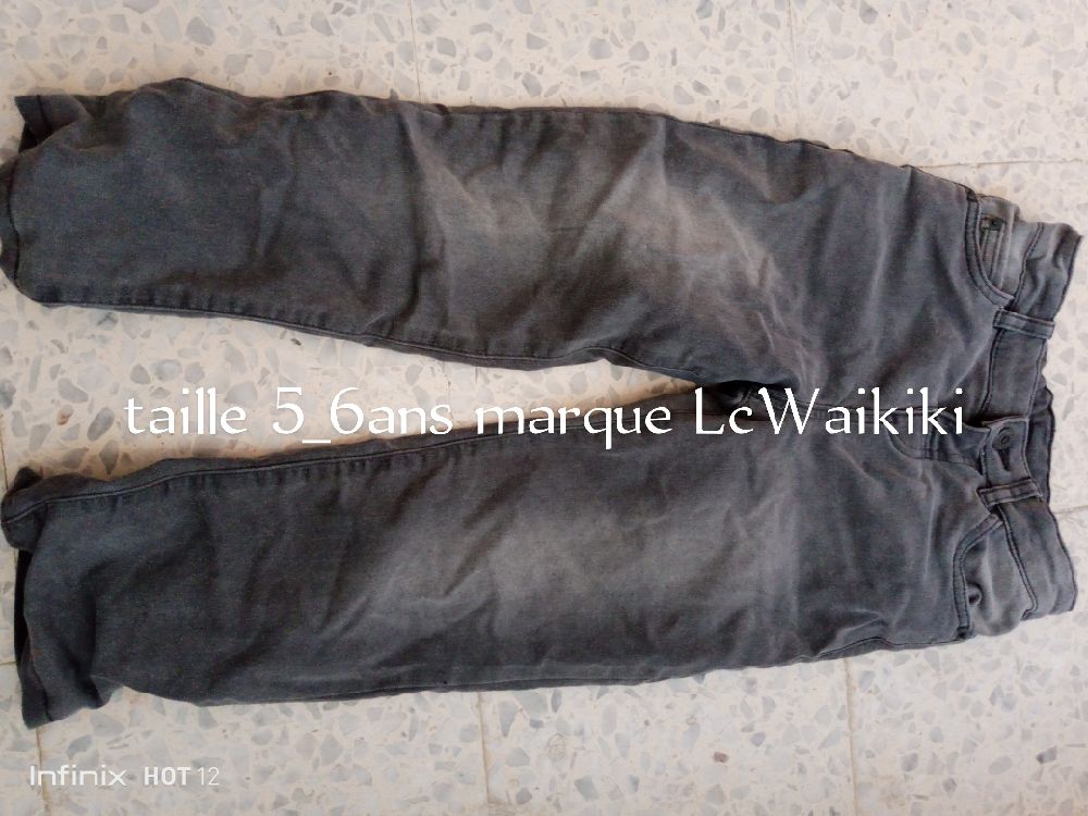 Pantalon taille 5_6 ans marque Lc Waikiki