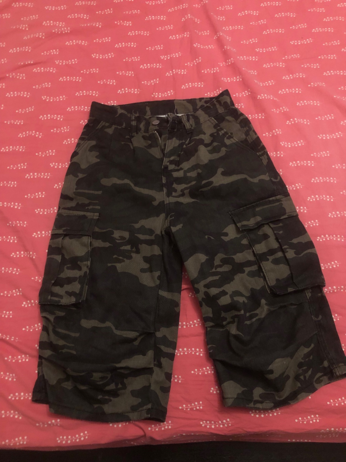 Short cargo camouflage noir/gris – plusieurs poches – très bon étaT