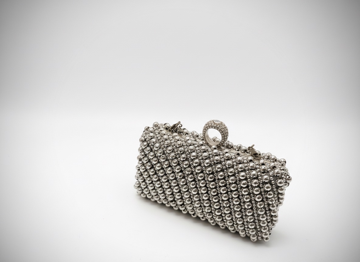 Sac de soirée argenté – Élégance & Brillance