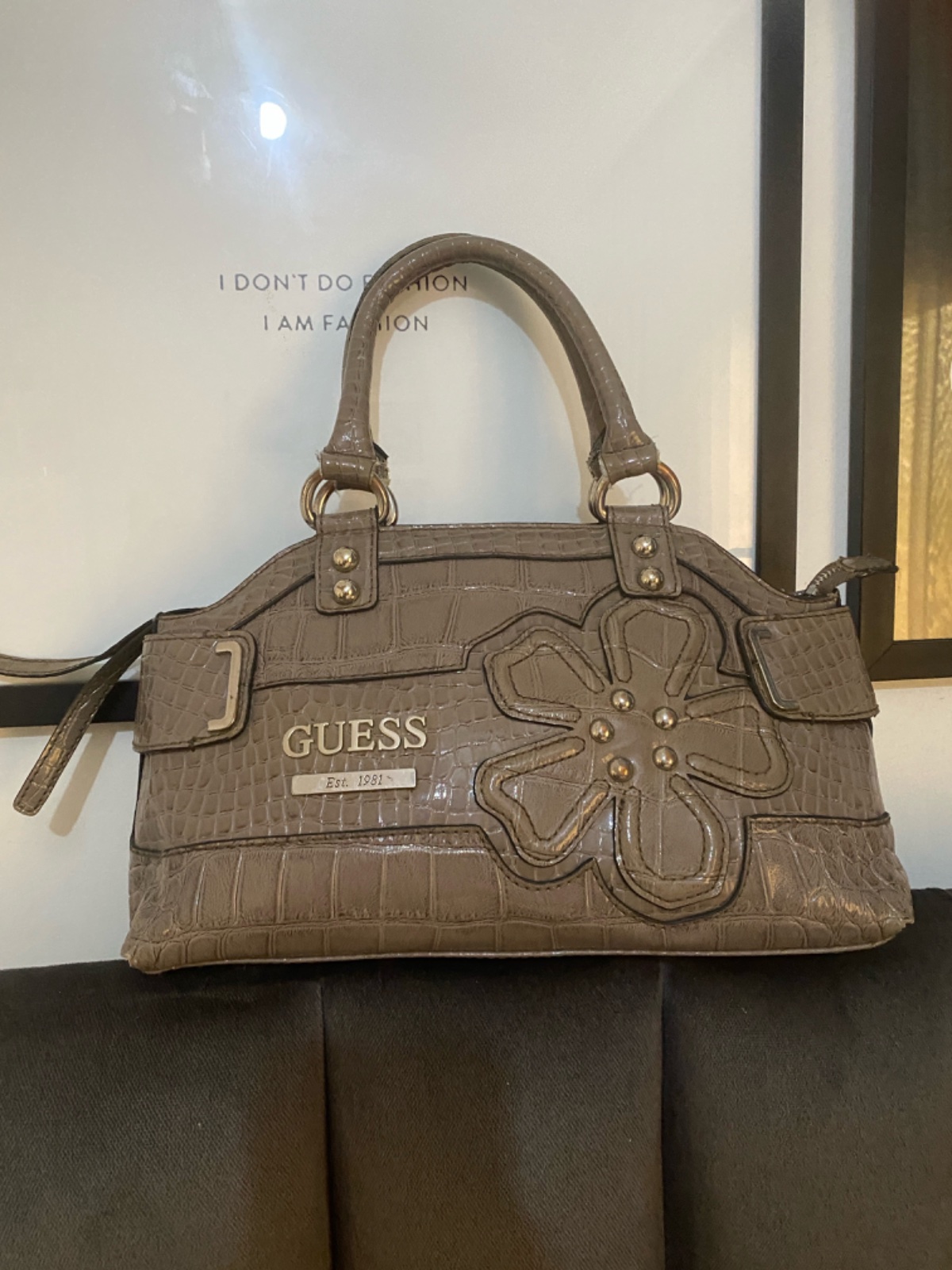 SAC A MAIN GUESS 