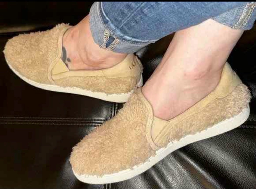 ESPADRILLES UGG AUTHENTIQUE NEUF