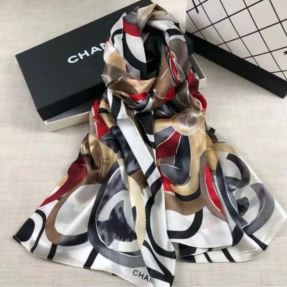 ECHARPE EN SOIE CHANEL