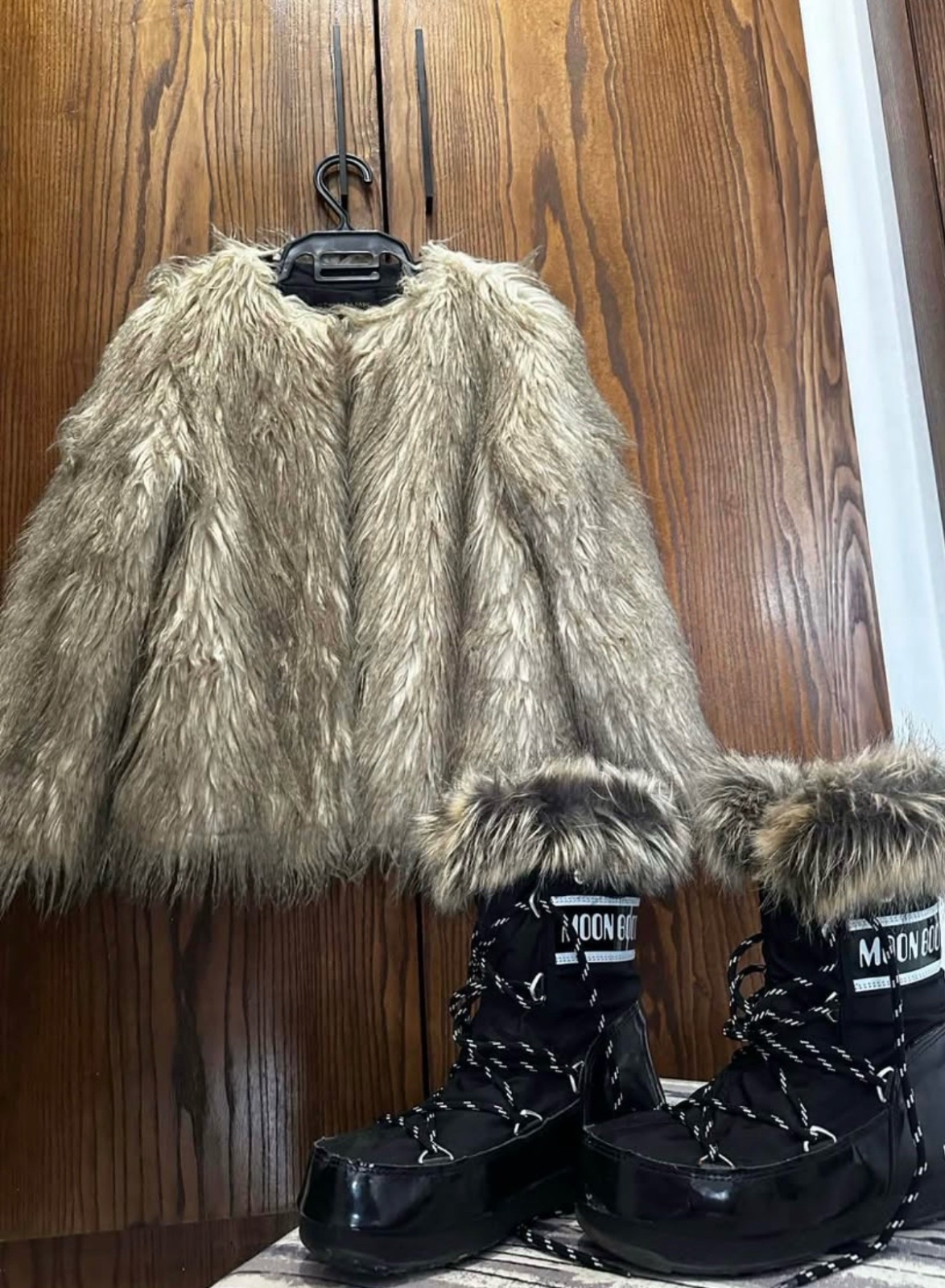 BOTTE MOON BOOT ET VESTE FOURURR ZARA