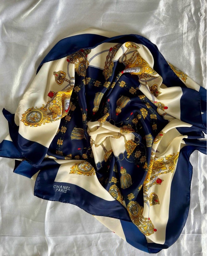 FOULARD EN SOIE CHANEL