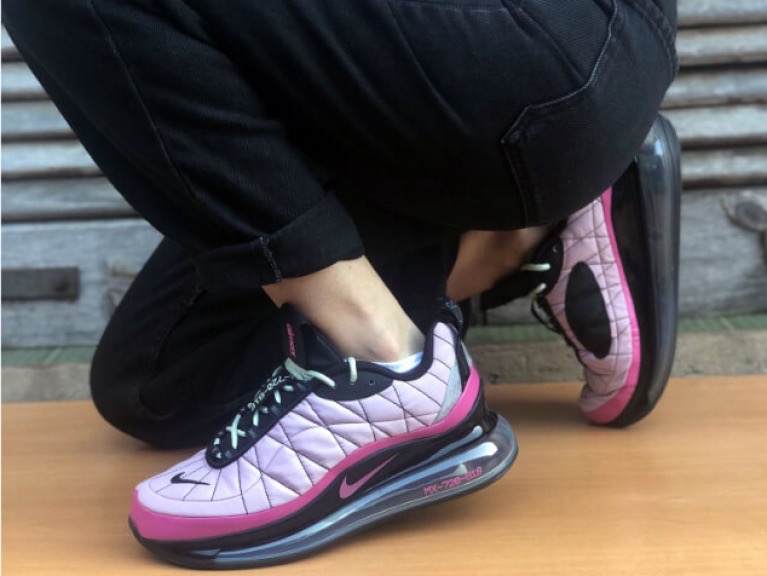 BASKETS NIKE MX 720_818