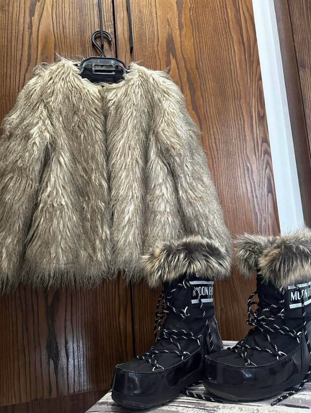 BOTTE MOON BOOTS AUTHENTIQUE NEUF ET VESTE FOURURRE ZARA