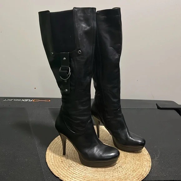 BOTTES CUIR VERITABLE GUESS