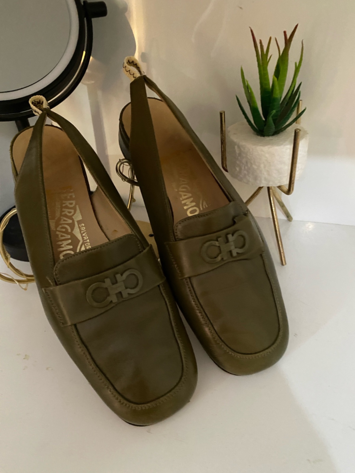 SANDALE CUIR VERITABLE SALVATORE FERRAGAMO
