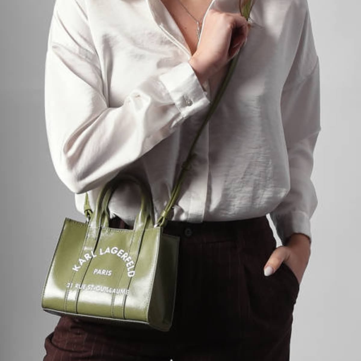 SAC A BANDOULIERE ET A MAIN KARL LAGAFERLD