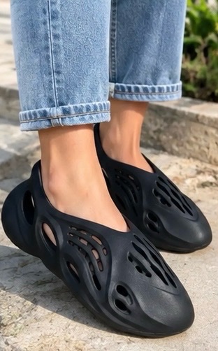ADIDAS YEZZI FOAM RNNR