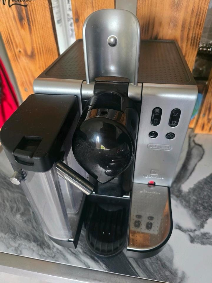 MACHINE A CAFE NESPRESSO