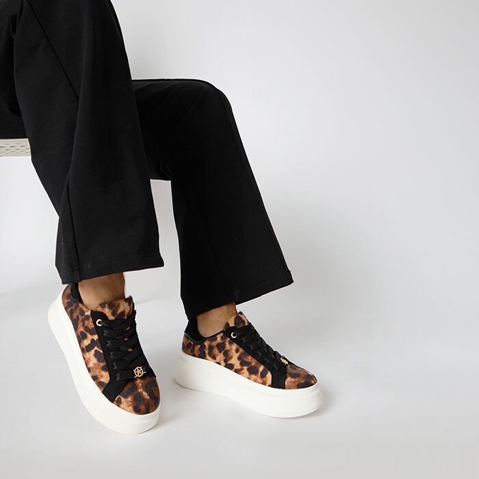 BASKETS PLATEFORME GUESS NEUF AVEC ETIQUETTE