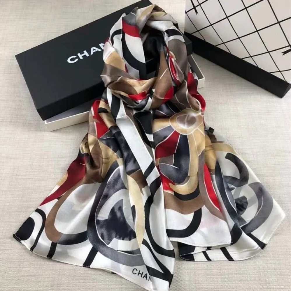 ECHARPE  EN SOIE CHANEL