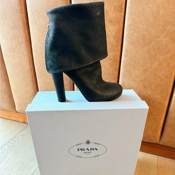 BOTTE CUIR DAIM PRADA AUTHENTIQUE