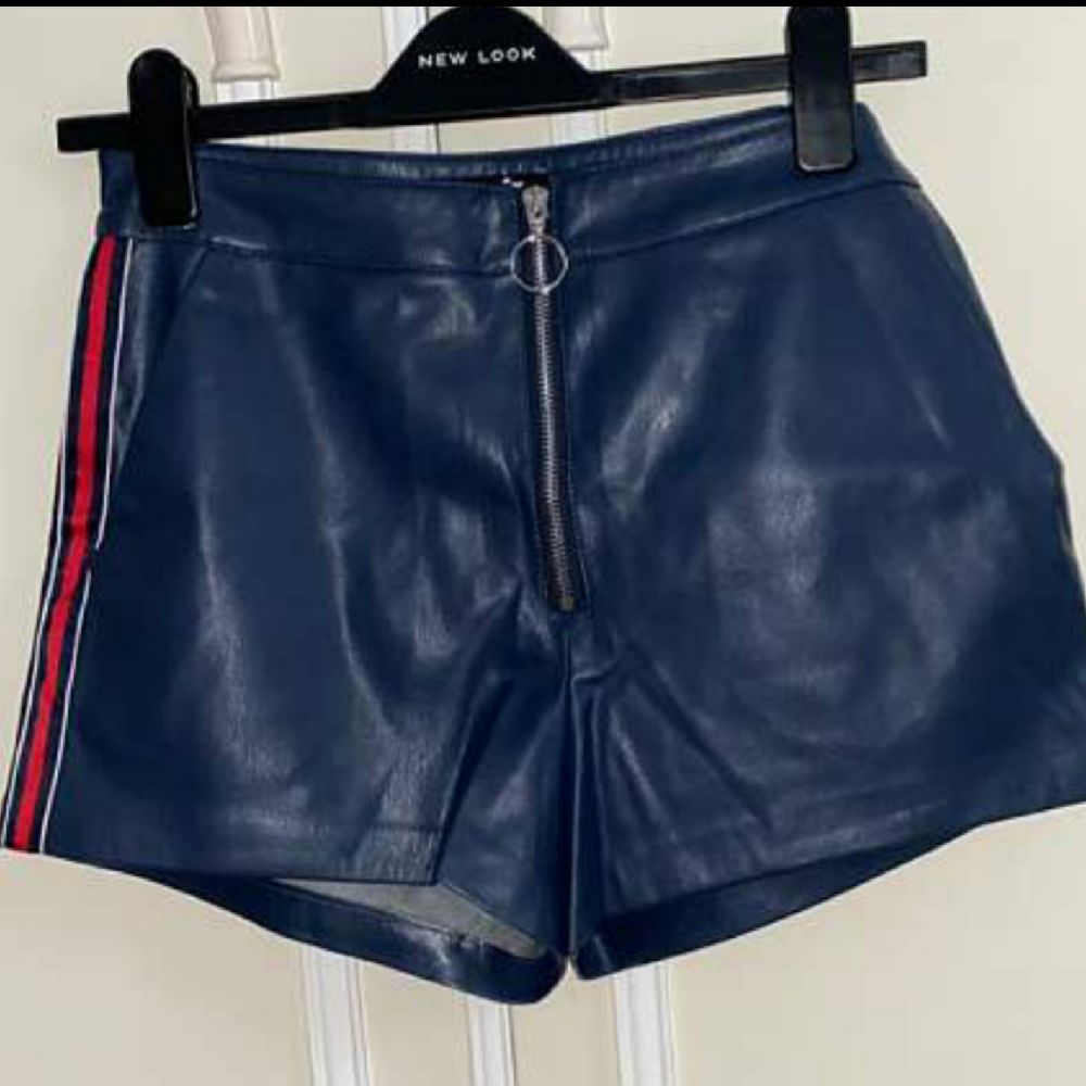 SHORT JENNEFER 