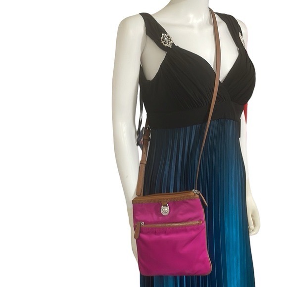 SAC A BANDOULIERE MK NEUF AVEC RTIQUETTE