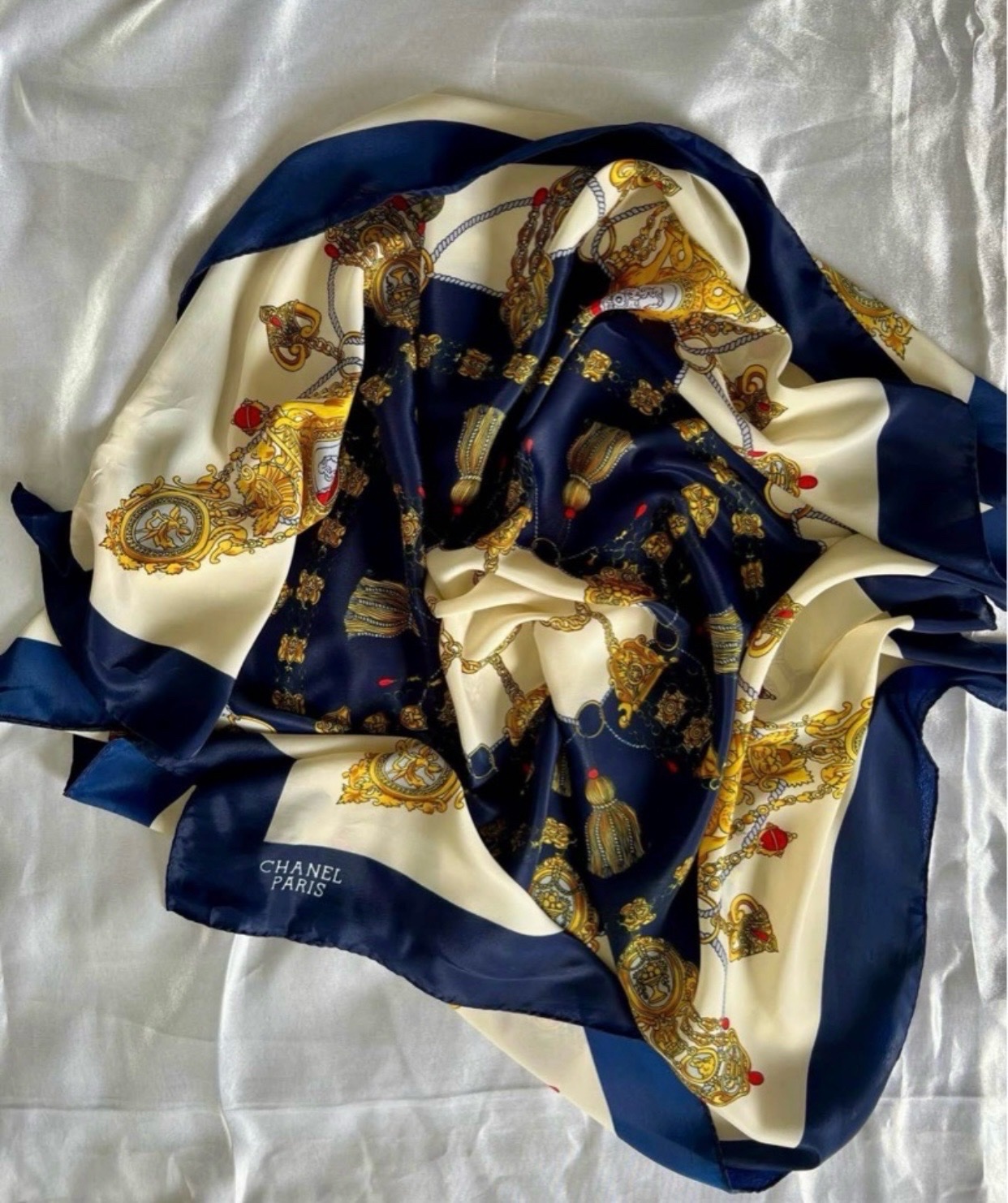 FOULARD EN SOIE CHANEL