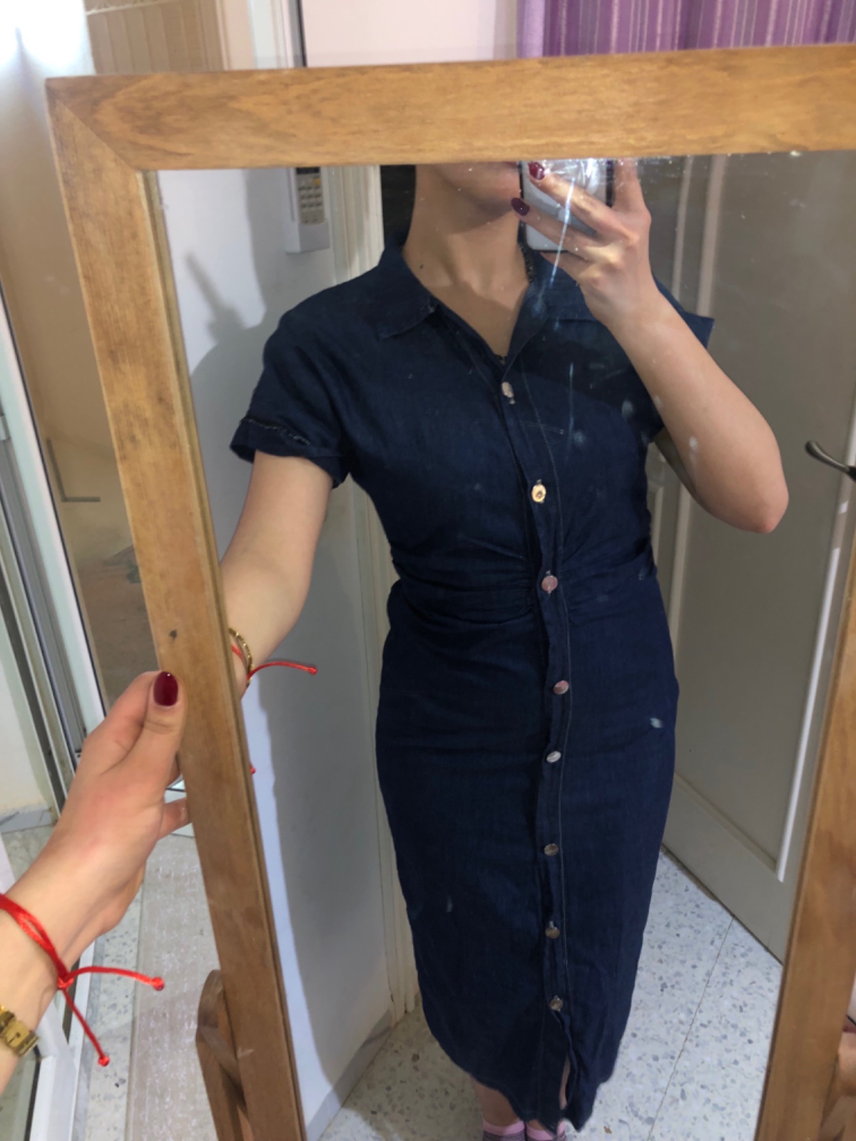 Robe modele zara jamais portes achetés  d une page porté une seule fois uniquement tres bonne qualite et franchement tres tres jolie